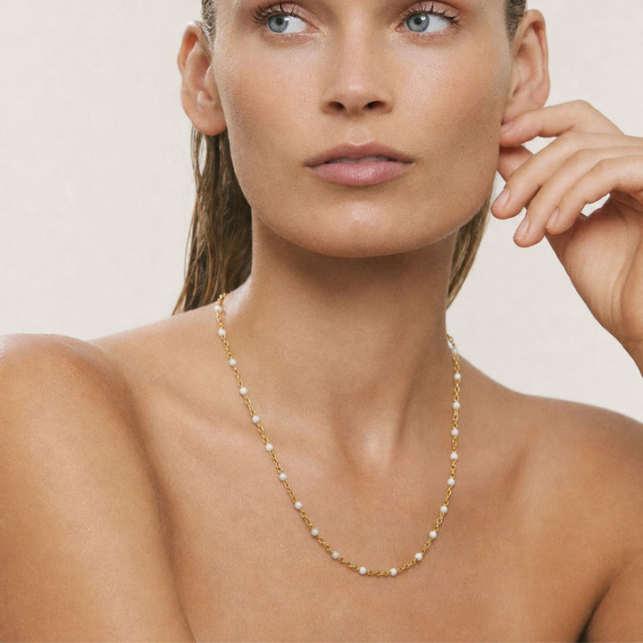 THE BEADED NECKLACE