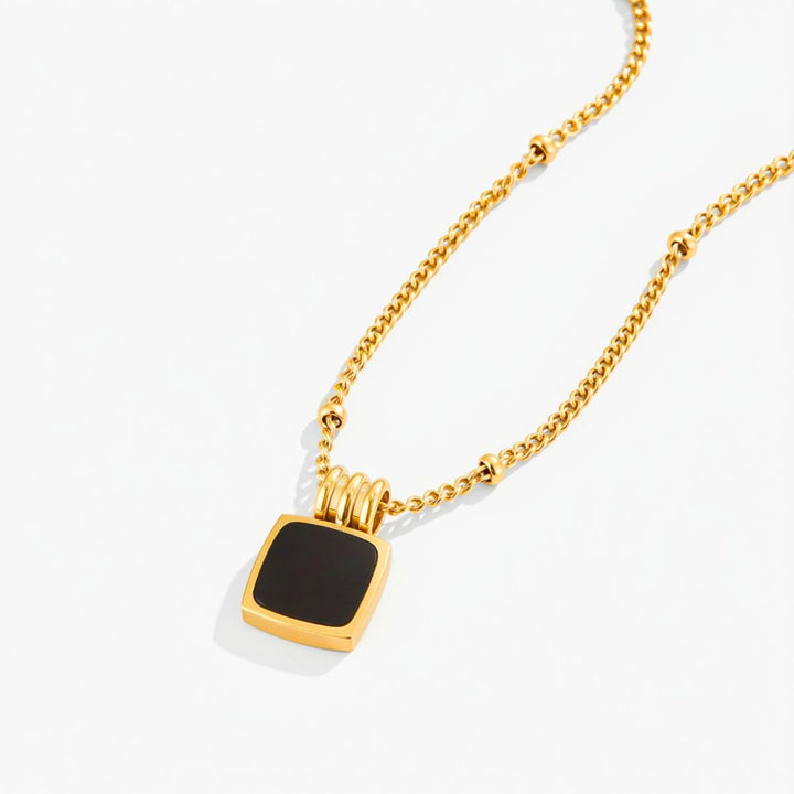 THE BLACK PENDANT NECKLACE