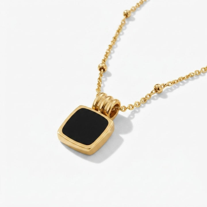 The Avelia Necklace