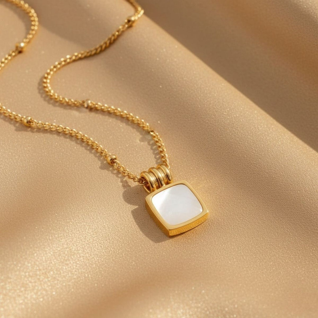 THE WHITE PENDANT NECKLACE