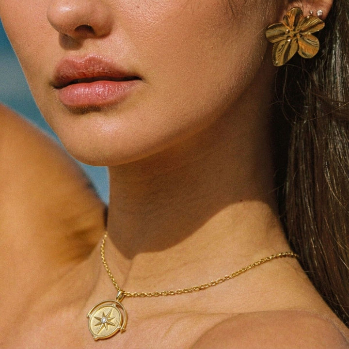 THE COMPASS NECKLACE