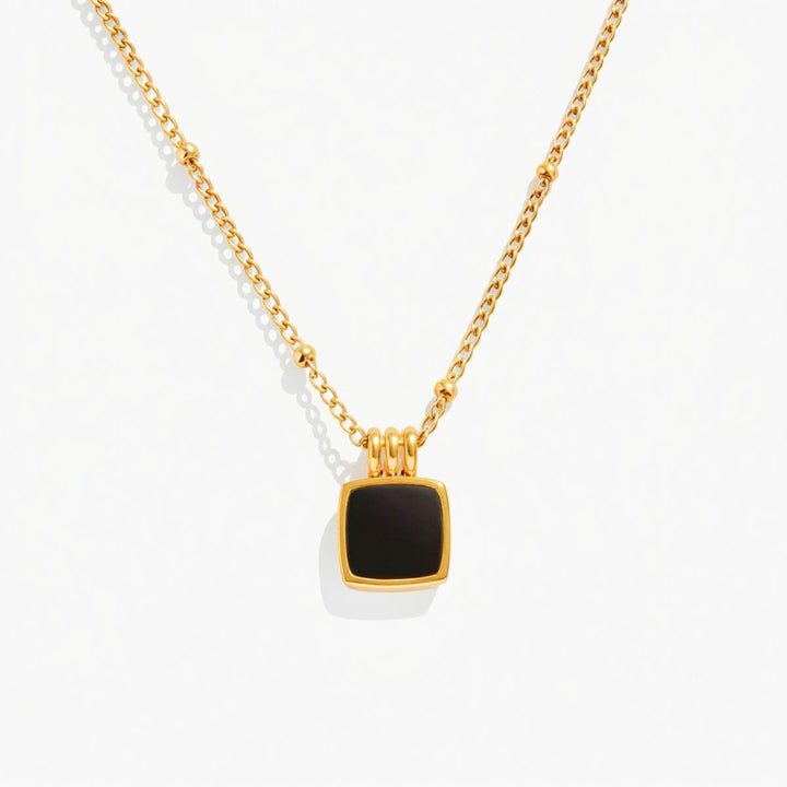 THE BLACK PENDANT NECKLACE