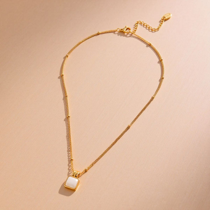 THE WHITE PENDANT NECKLACE