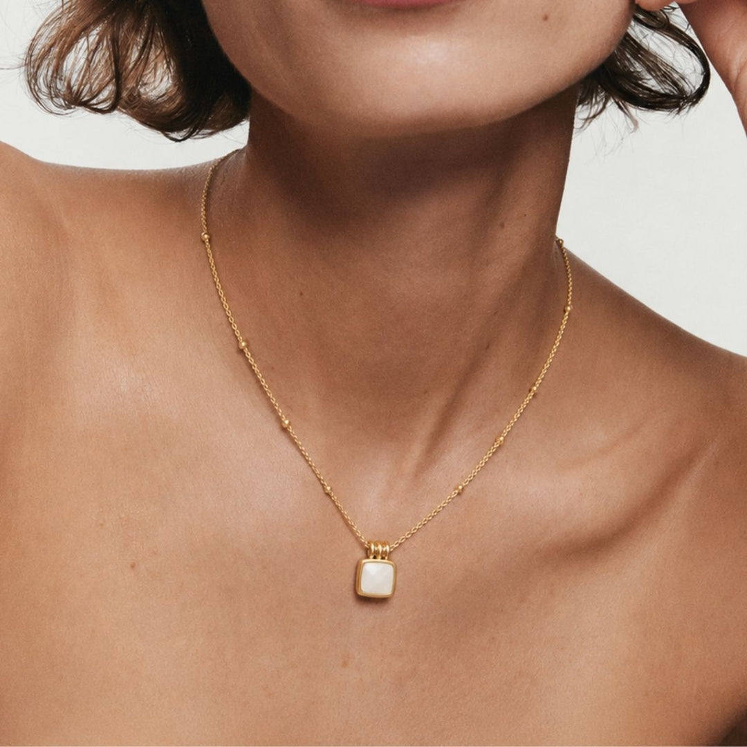 THE WHITE PENDANT NECKLACE
