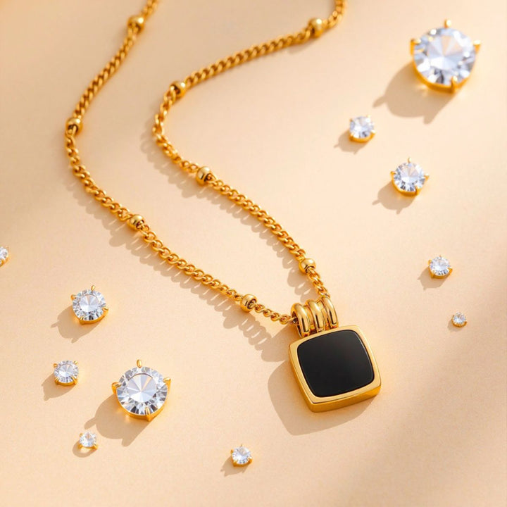 THE BLACK PENDANT NECKLACE