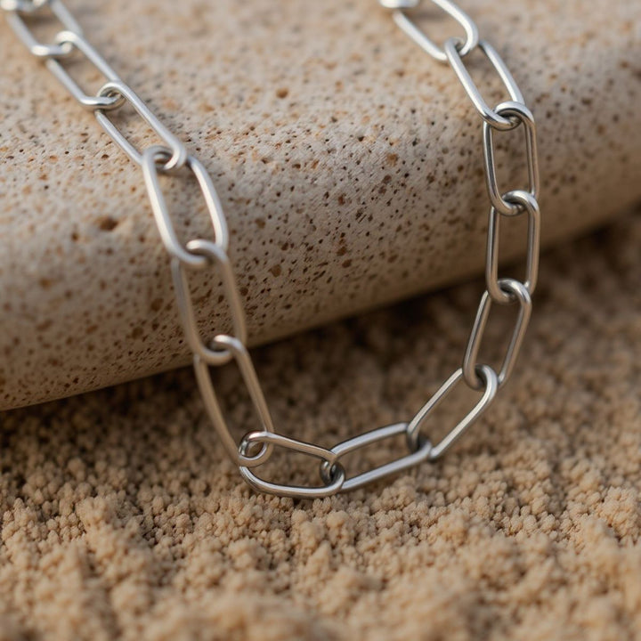 THE CHAIN NECKLACE