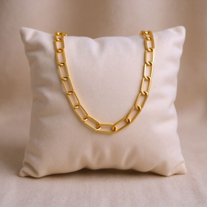 THE CHAIN NECKLACE