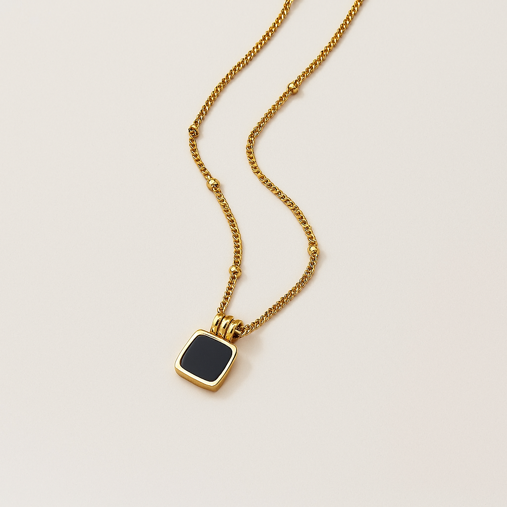 THE BLACK PENDANT NECKLACE