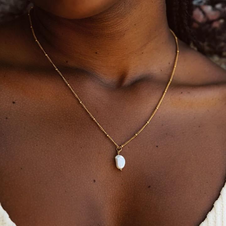 THE PEARL PENDANT